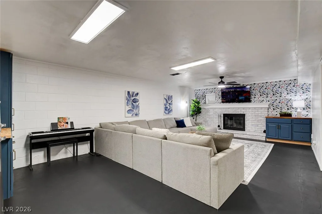 3765 Berkeley, Logandale, NV 89021
