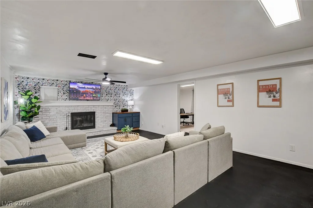 3765 Berkeley, Logandale, NV 89021