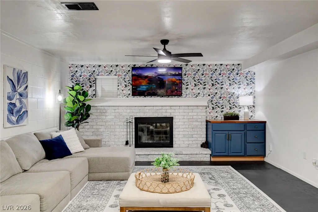 3765 Berkeley, Logandale, NV 89021