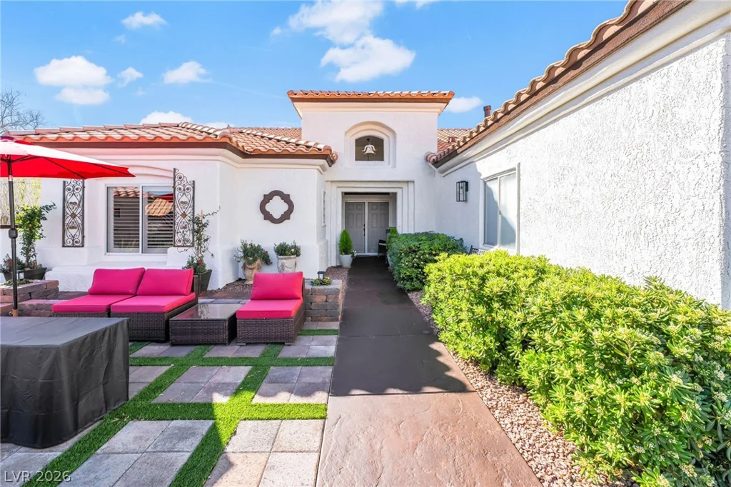 10001 Cresent Creek, Las Vegas, NV 89134