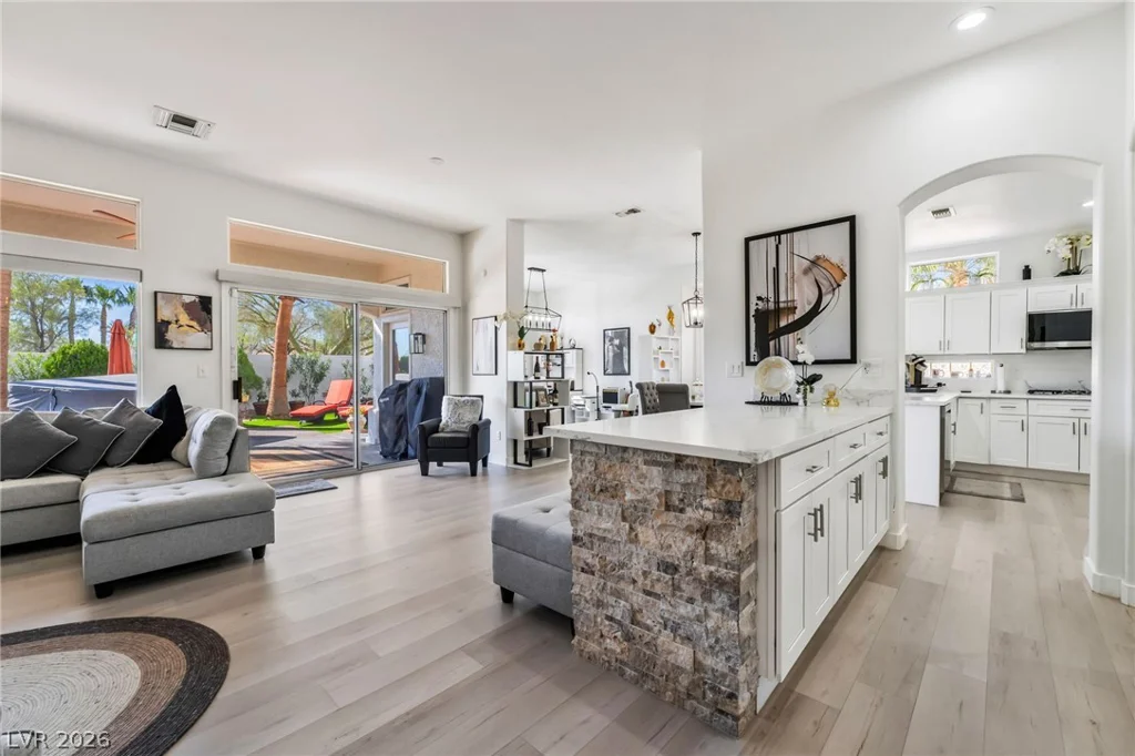 10001 Cresent Creek, Las Vegas, NV 89134