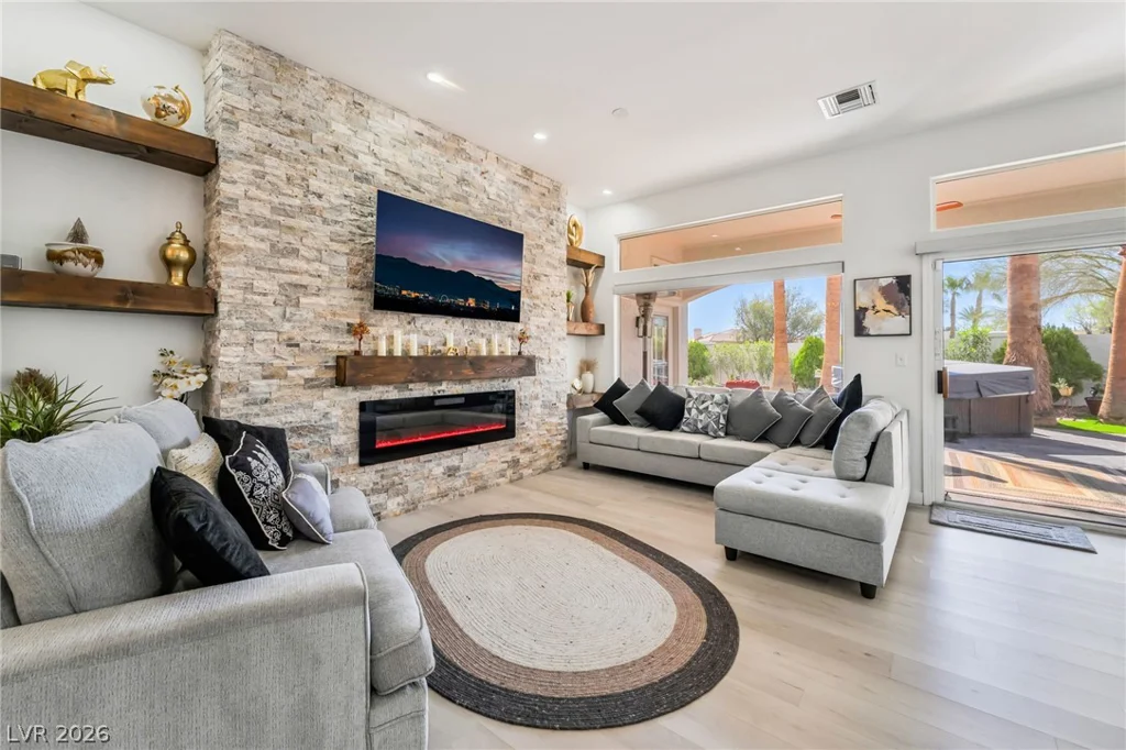 10001 Cresent Creek, Las Vegas, NV 89134
