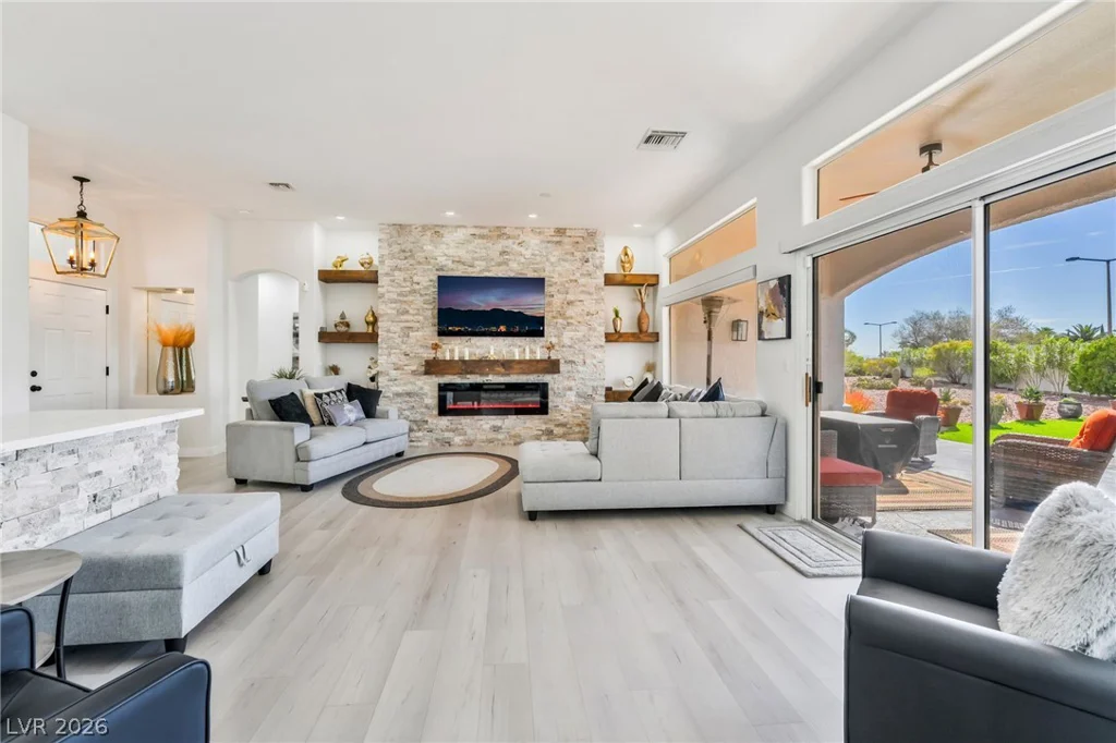 10001 Cresent Creek, Las Vegas, NV 89134