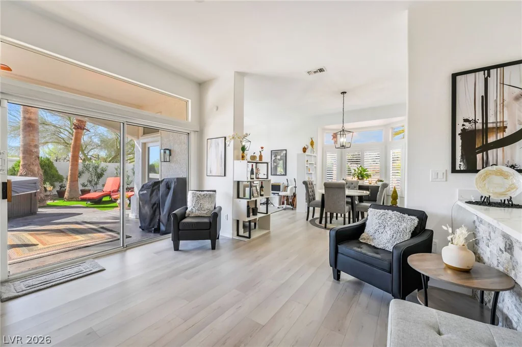 10001 Cresent Creek, Las Vegas, NV 89134