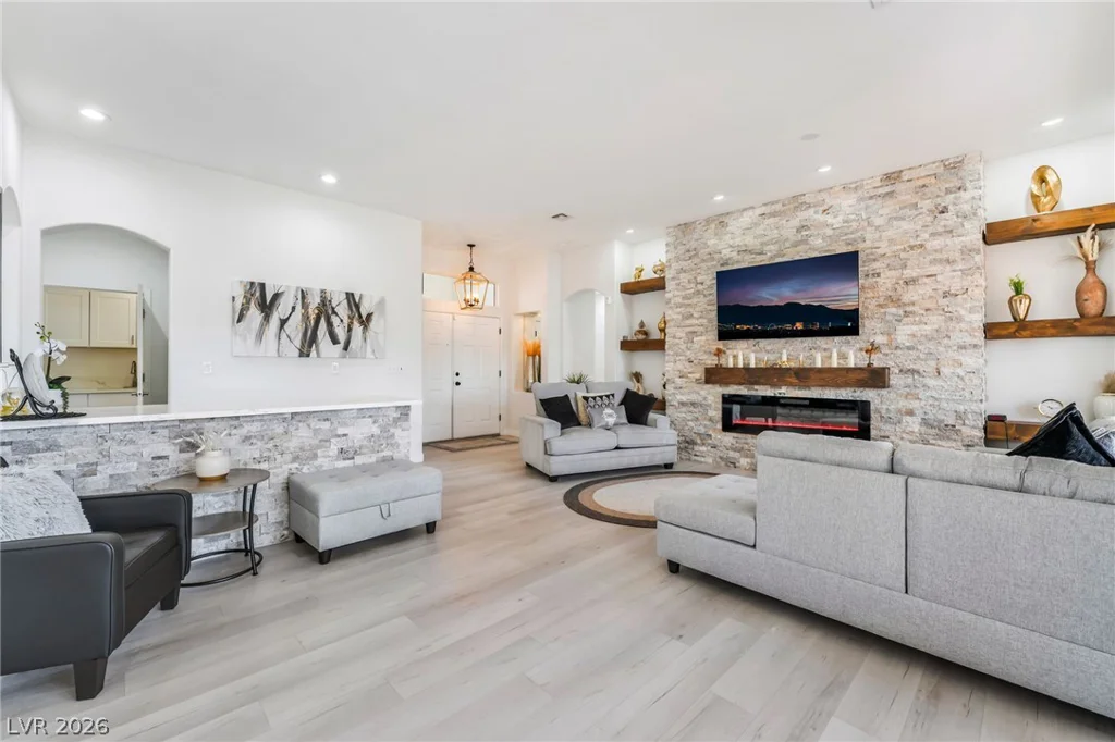 10001 Cresent Creek, Las Vegas, NV 89134