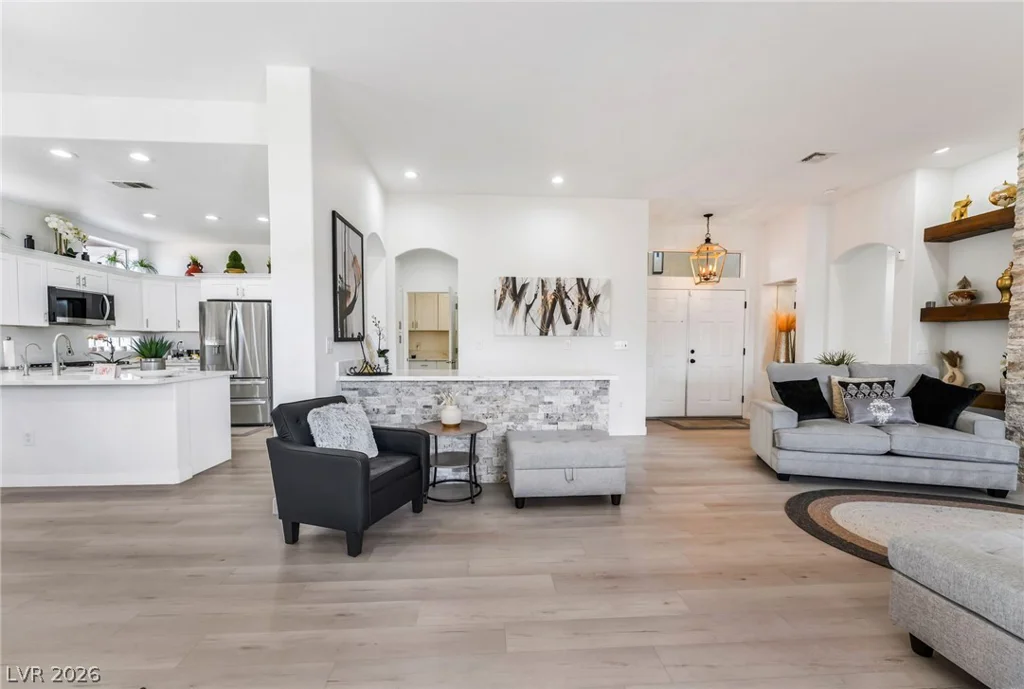 10001 Cresent Creek, Las Vegas, NV 89134