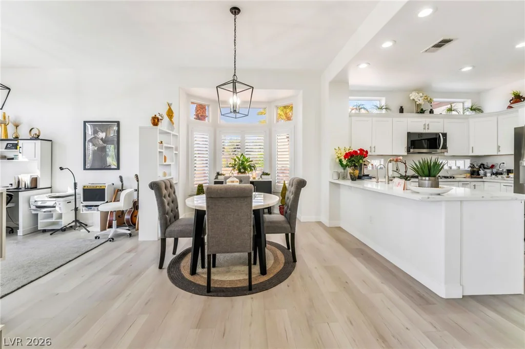 10001 Cresent Creek, Las Vegas, NV 89134