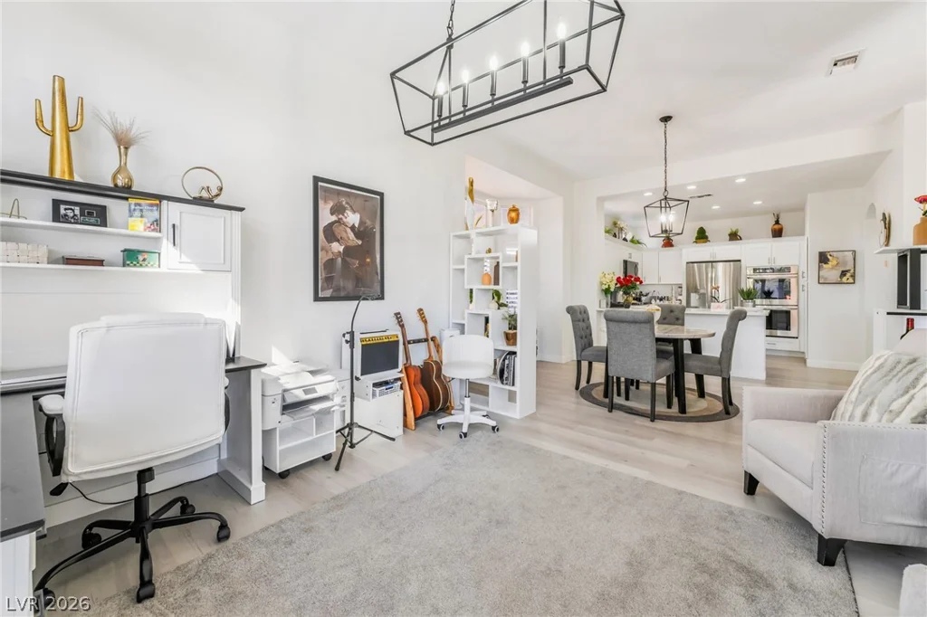 10001 Cresent Creek, Las Vegas, NV 89134