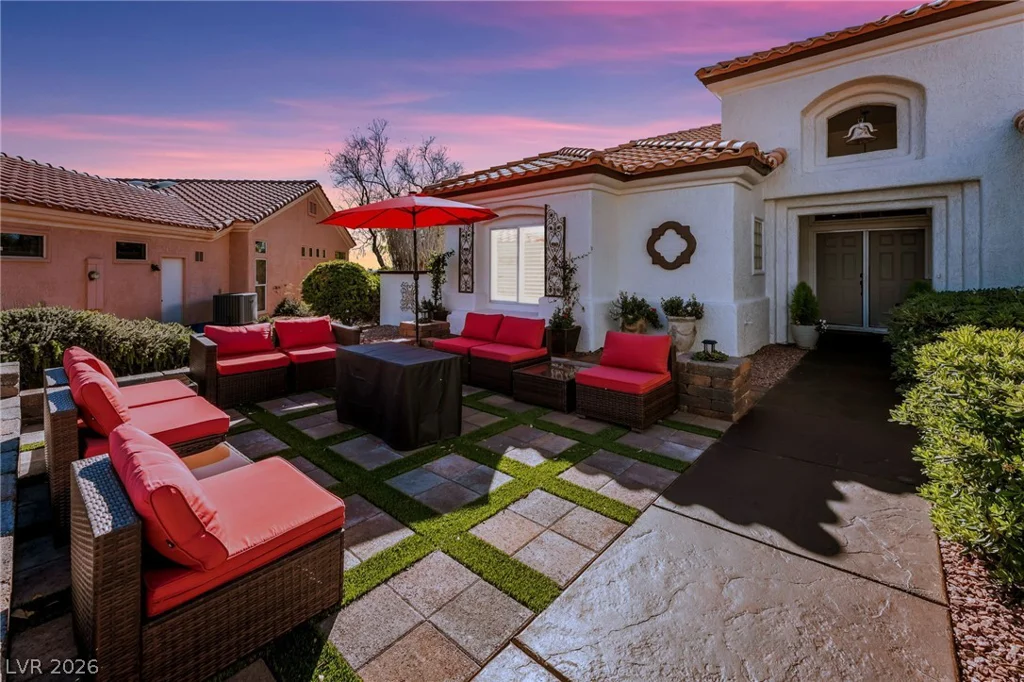 10001 Cresent Creek, Las Vegas, NV 89134