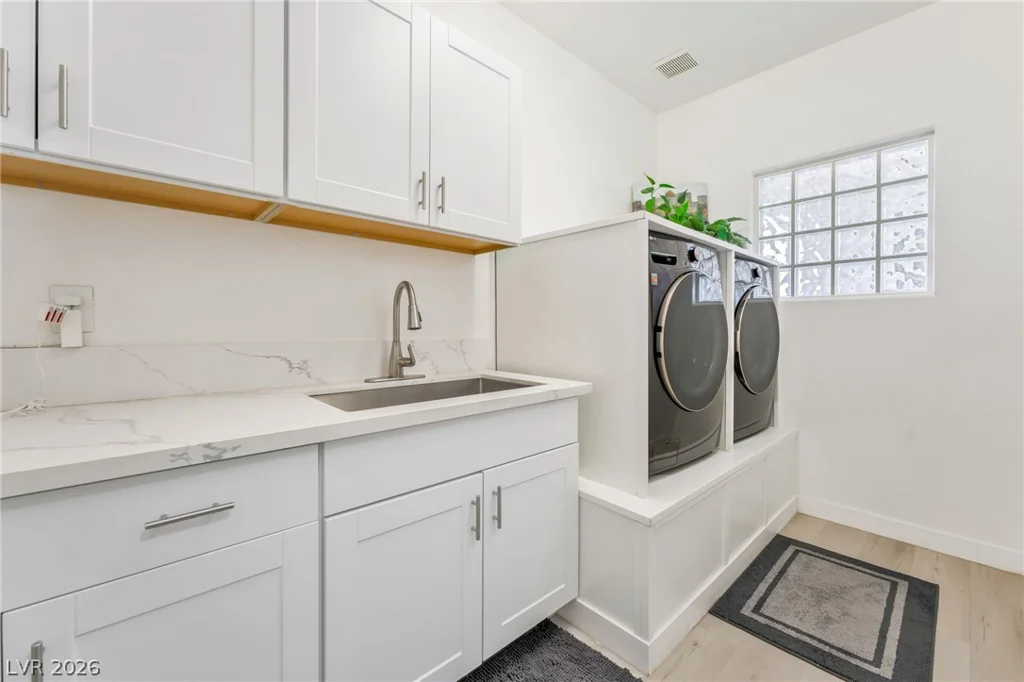 10001 Cresent Creek, Las Vegas, NV 89134