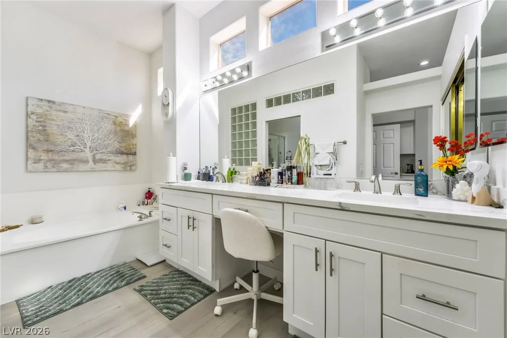 10001 Cresent Creek, Las Vegas, NV 89134