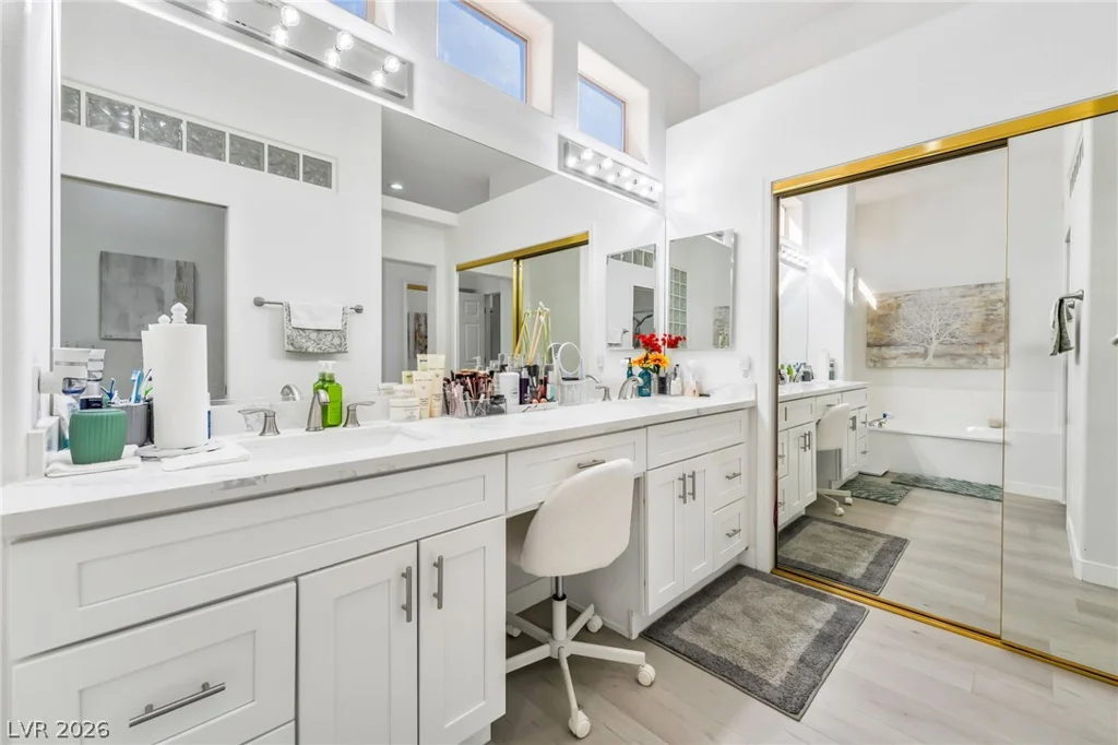 10001 Cresent Creek, Las Vegas, NV 89134