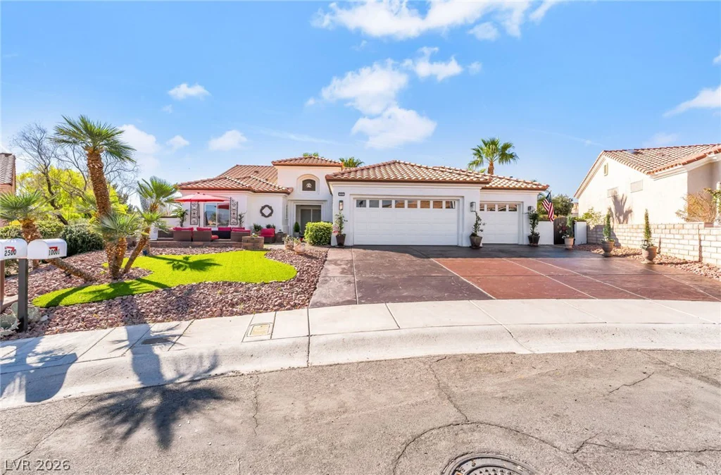 10001 Cresent Creek, Las Vegas, NV 89134