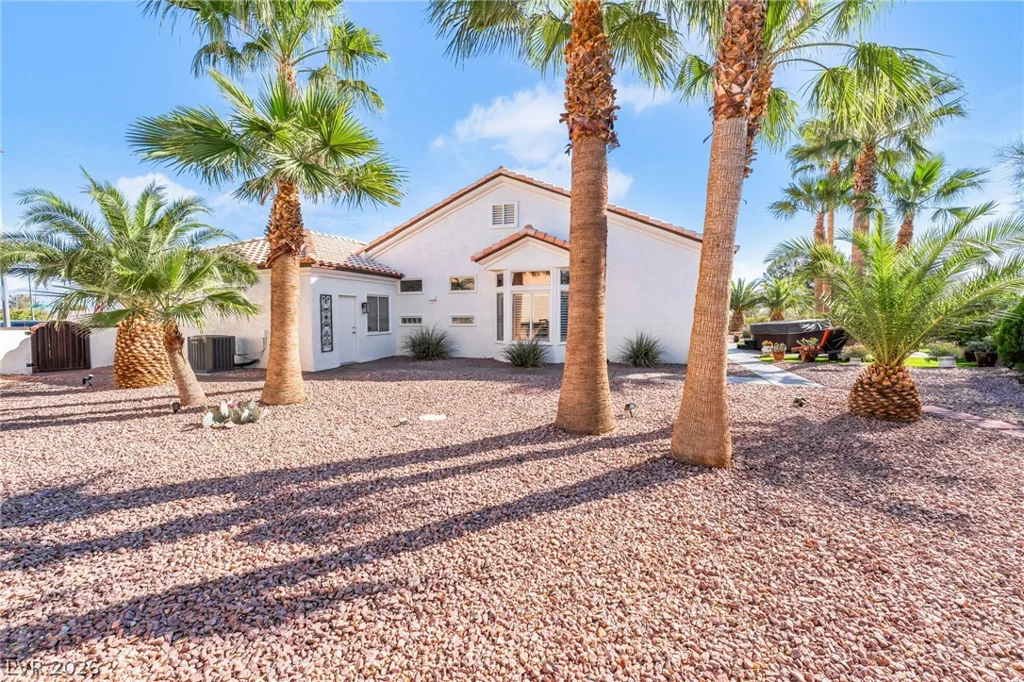 10001 Cresent Creek, Las Vegas, NV 89134