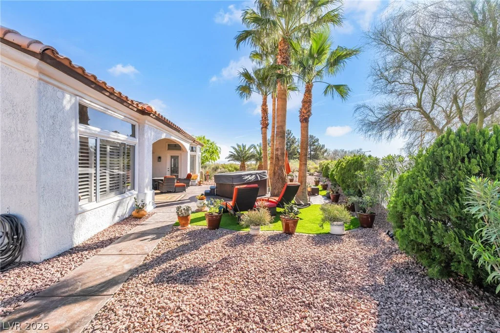 10001 Cresent Creek, Las Vegas, NV 89134