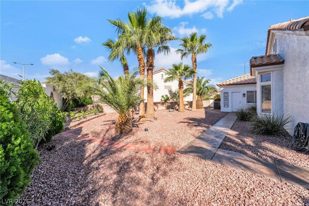 10001 Cresent Creek, Las Vegas, NV 89134