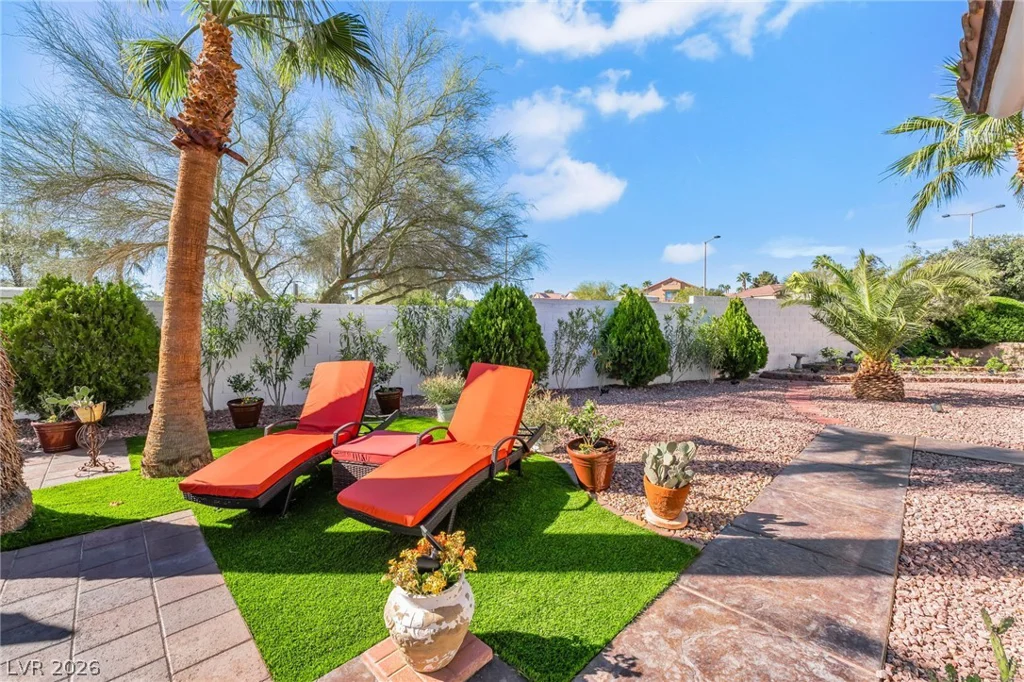 10001 Cresent Creek, Las Vegas, NV 89134