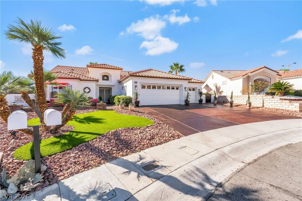 10001 Cresent Creek, Las Vegas, NV 89134