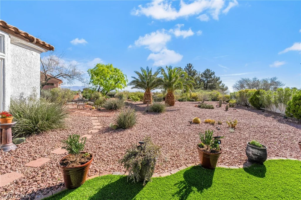 10001 Cresent Creek, Las Vegas, NV 89134