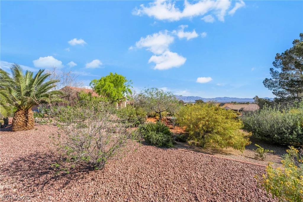10001 Cresent Creek, Las Vegas, NV 89134