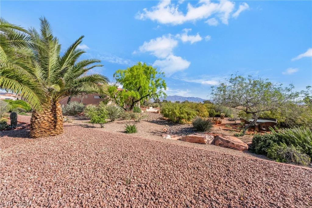 10001 Cresent Creek, Las Vegas, NV 89134