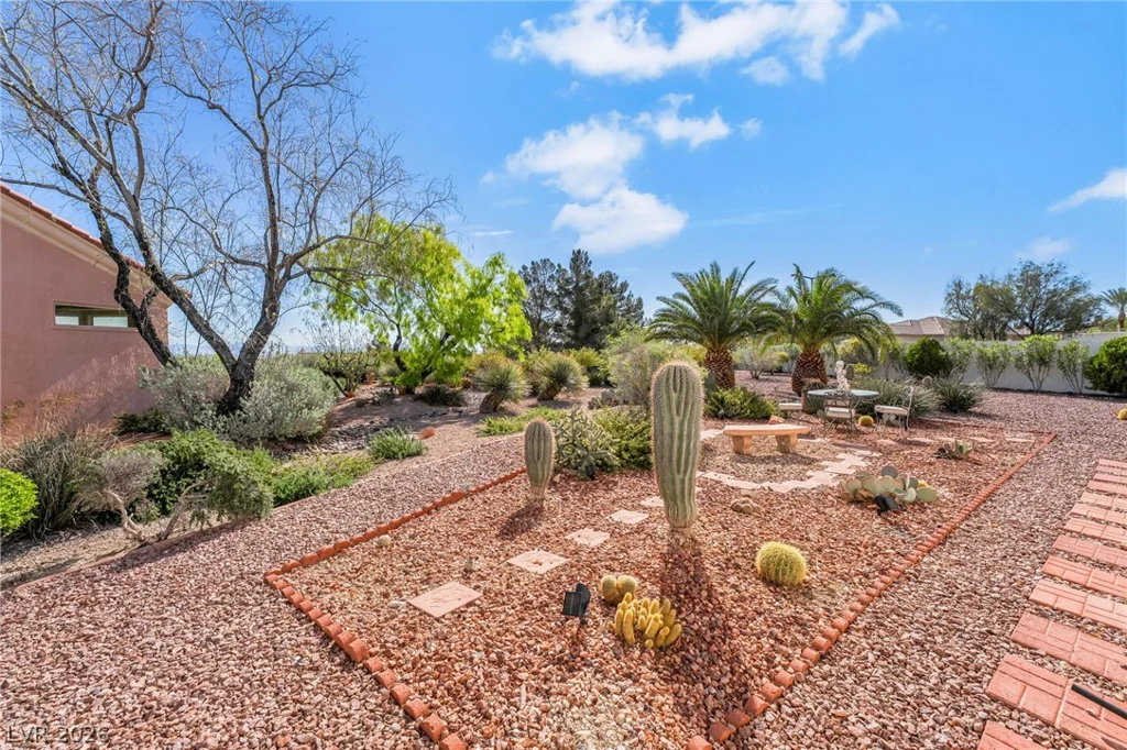 10001 Cresent Creek, Las Vegas, NV 89134