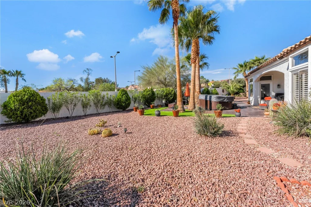 10001 Cresent Creek, Las Vegas, NV 89134