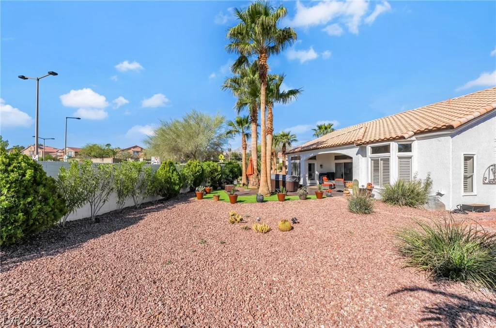 10001 Cresent Creek, Las Vegas, NV 89134