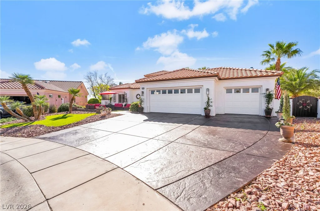 10001 Cresent Creek, Las Vegas, NV 89134