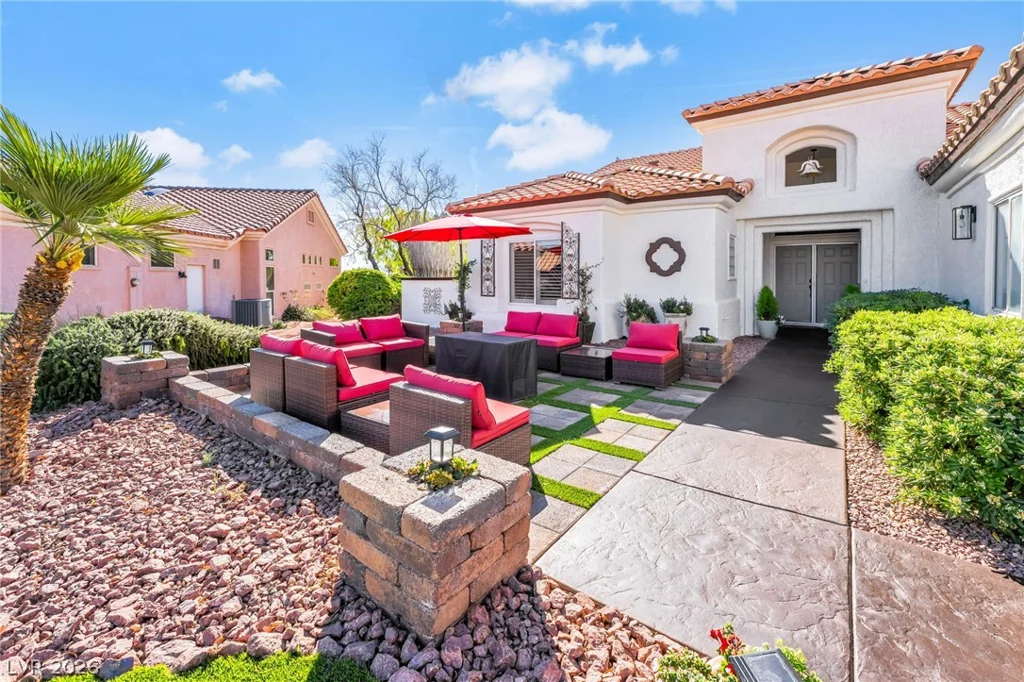 10001 Cresent Creek, Las Vegas, NV 89134