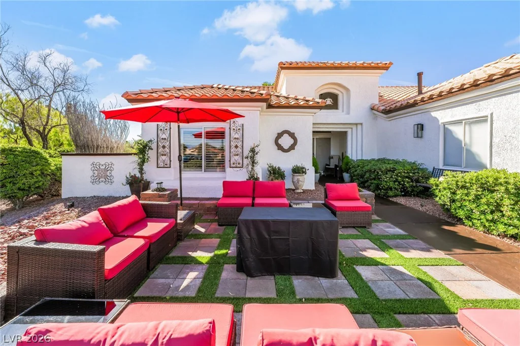 10001 Cresent Creek, Las Vegas, NV 89134