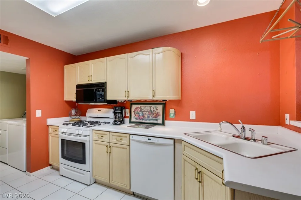 8072 Rochelle, Las Vegas, NV 89147