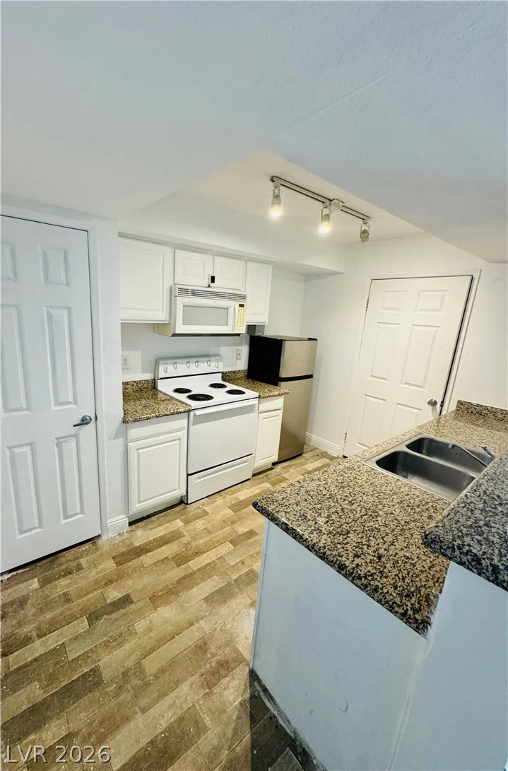 6800 Lake Mead, Las Vegas, NV 89156