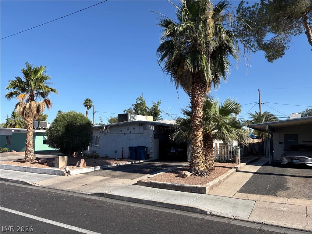 1308 Saint Louis, Las Vegas, NV 89104