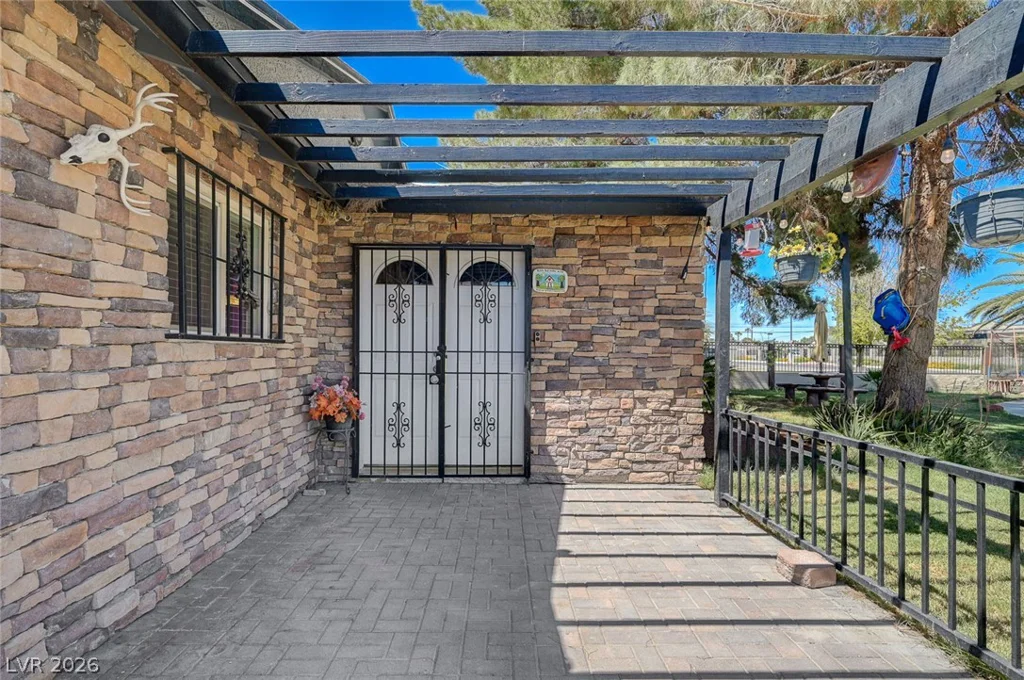 1555 Bledsoe, Las Vegas, NV 89110