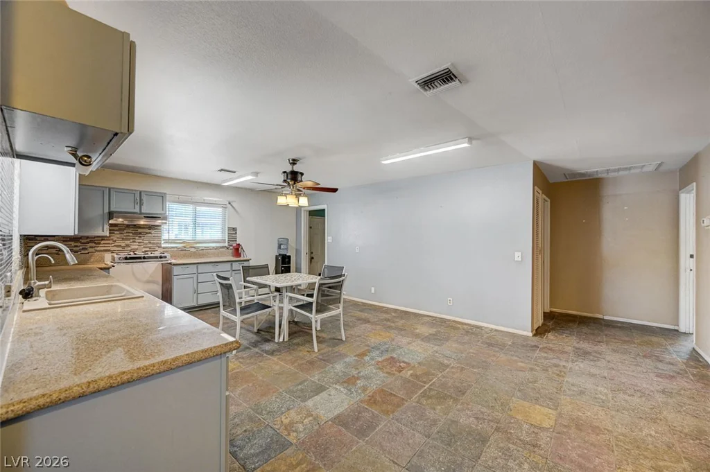 1555 Bledsoe, Las Vegas, NV 89110