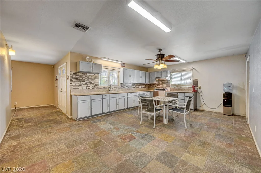 1555 Bledsoe, Las Vegas, NV 89110