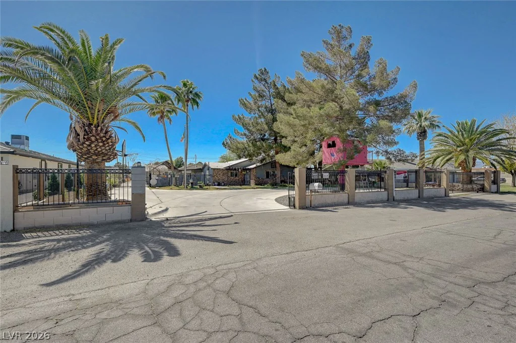 1555 Bledsoe, Las Vegas, NV 89110