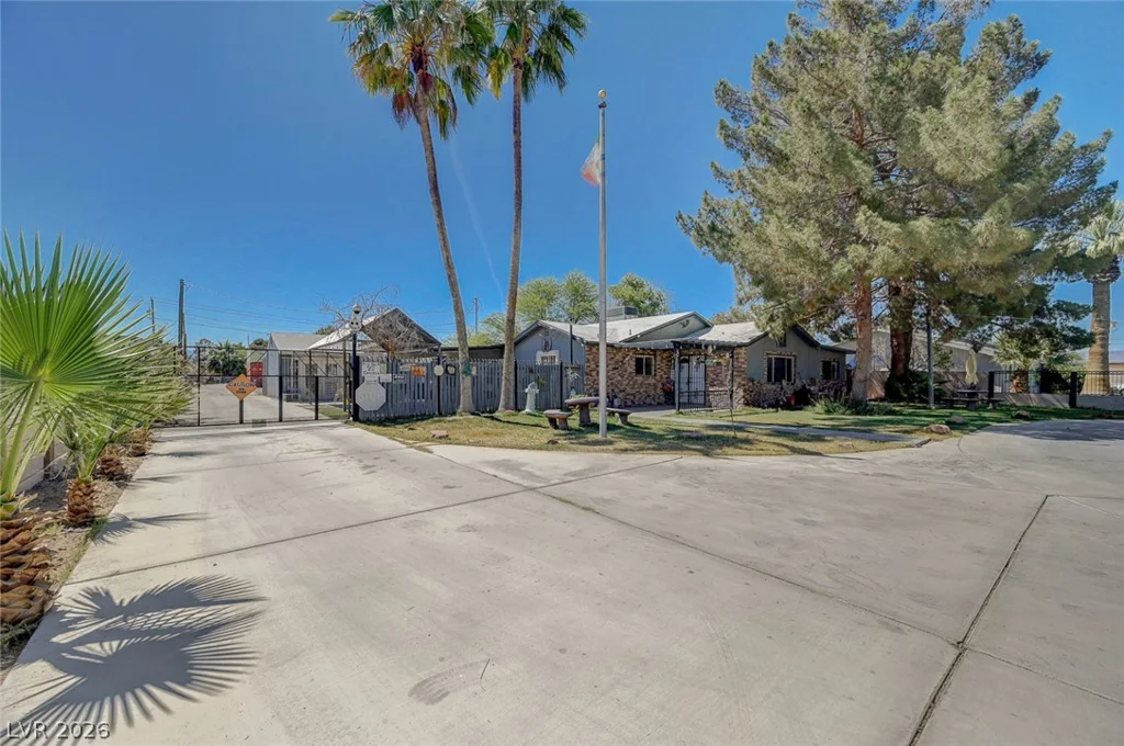 1555 Bledsoe, Las Vegas, NV 89110