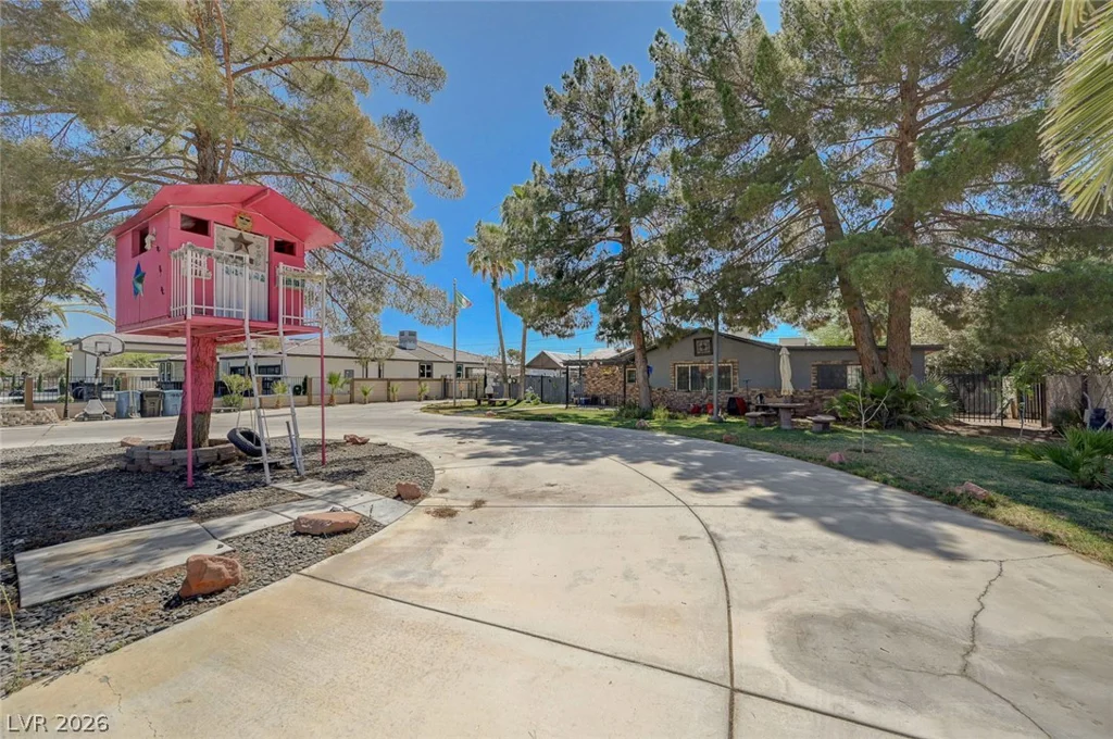 1555 Bledsoe, Las Vegas, NV 89110