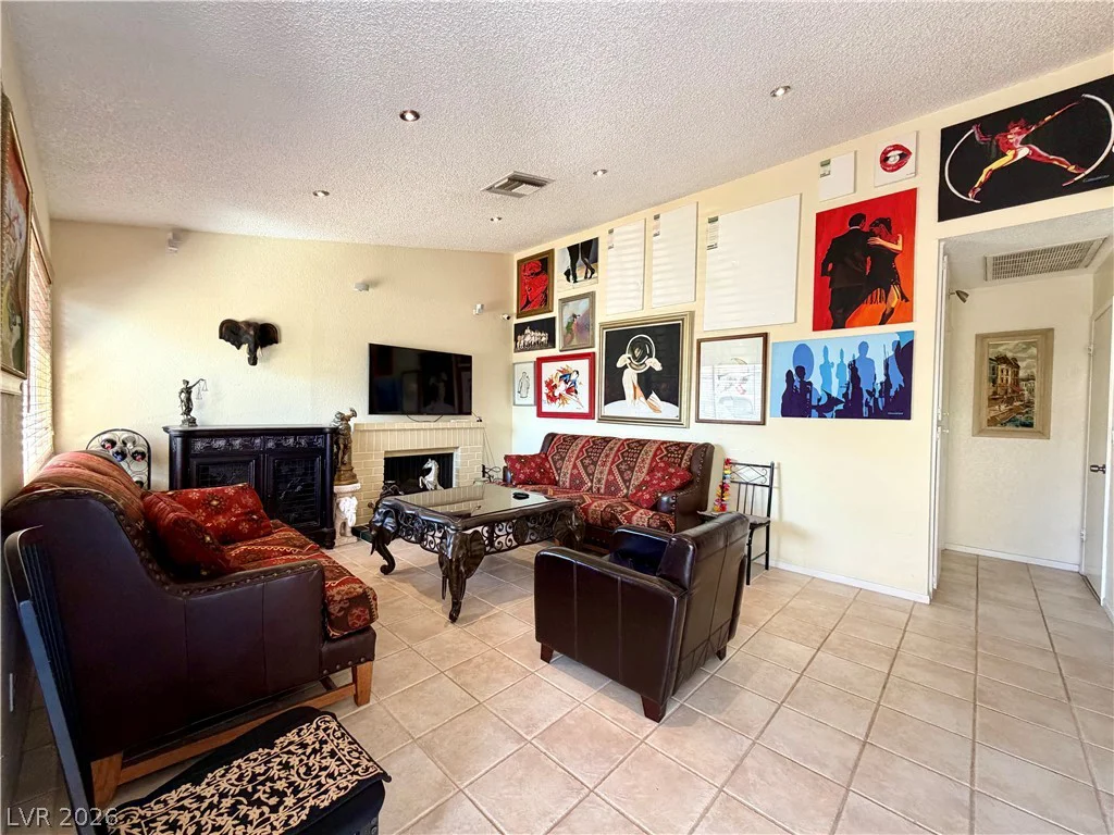 6752 Arroyo, Las Vegas, NV 89103