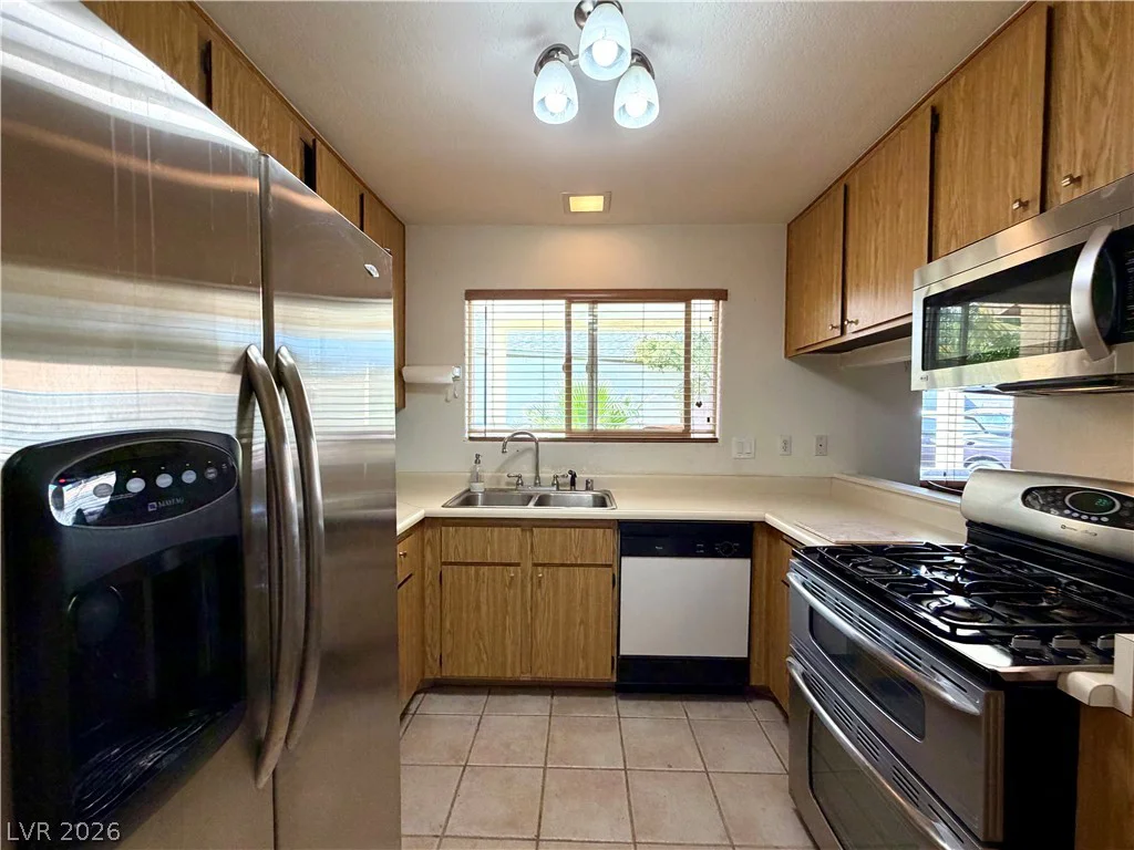 6752 Arroyo, Las Vegas, NV 89103
