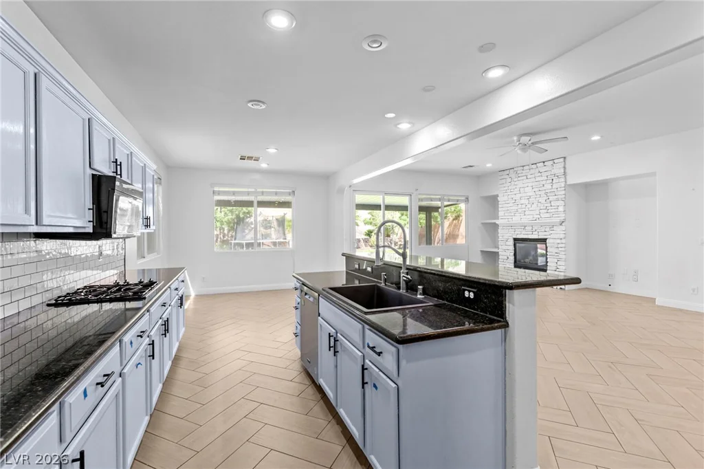 7621 Chase Hallow, Las Vegas, NV 89149