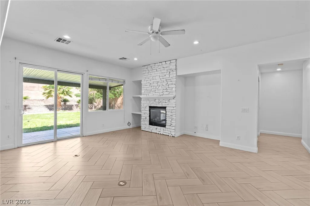 7621 Chase Hallow, Las Vegas, NV 89149