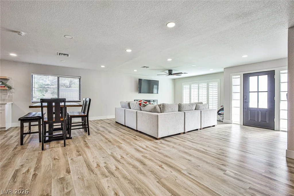 9340 Washburn, Las Vegas, NV 89149