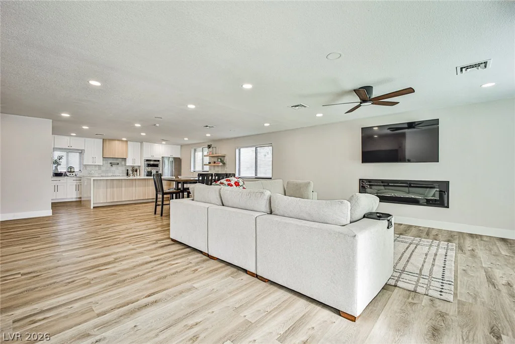 9340 Washburn, Las Vegas, NV 89149