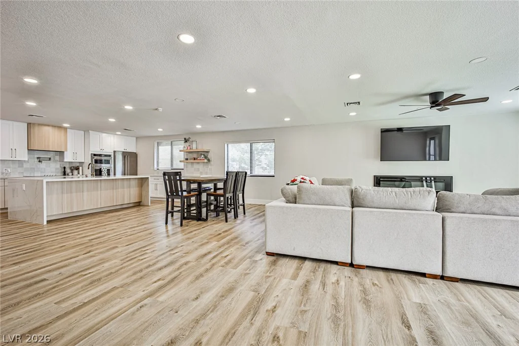 9340 Washburn, Las Vegas, NV 89149