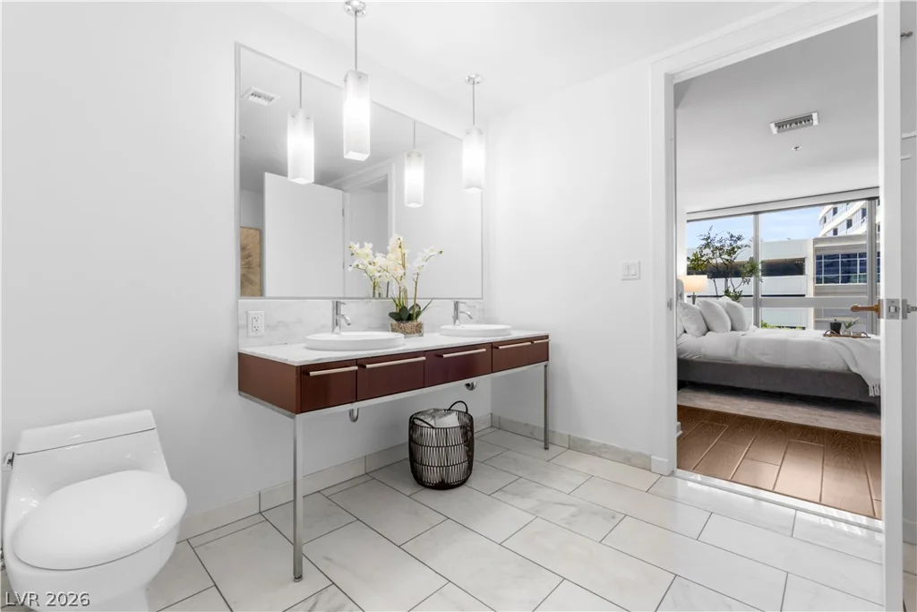 4471 Dean Martin, Las Vegas, NV 89103