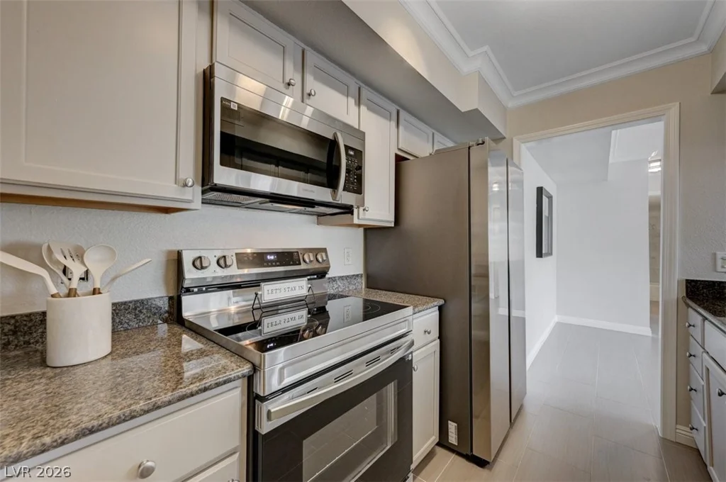 2845 Loveland, Las Vegas, NV 89109