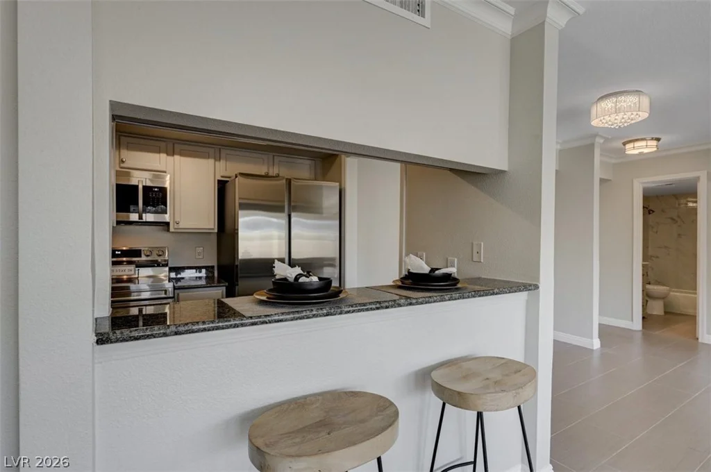 2845 Loveland, Las Vegas, NV 89109